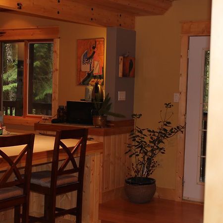 The Perch On Gabriola Bed & Breakfast Ngoại thất bức ảnh
